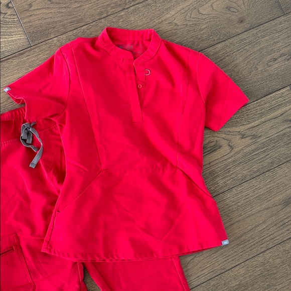 FIGS ladies scrub set - Picture 2 of 9